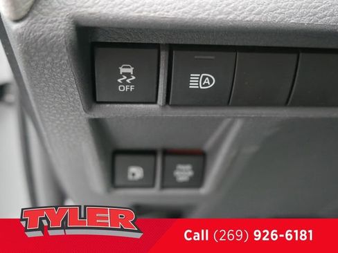Used 2024 Toyota Sienna XLE FWD image 22
