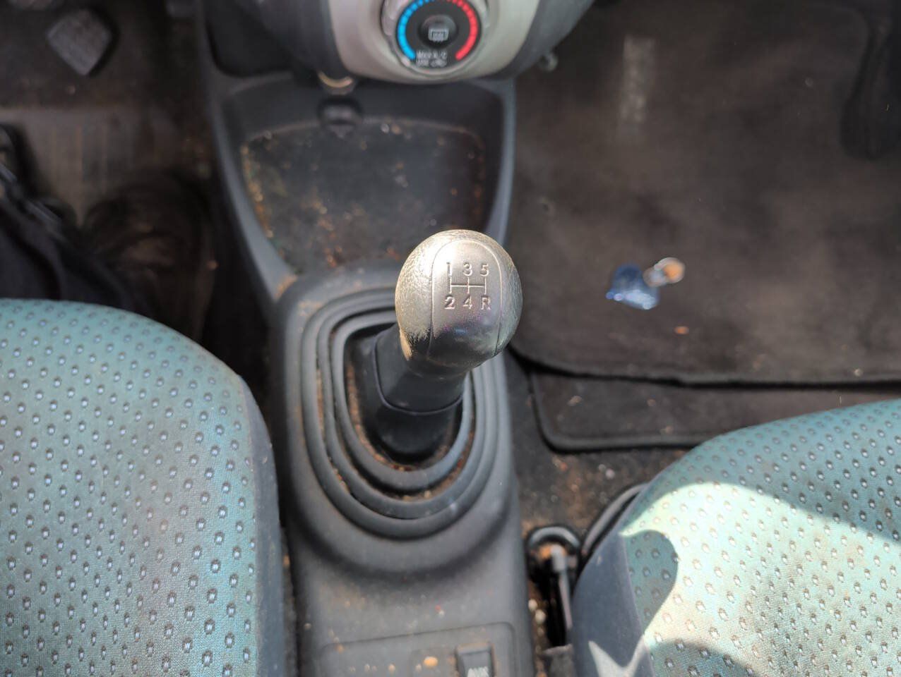 Used 2008 Toyota Yaris 2-Door Hatchback FWD image 36