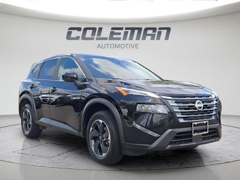 Used 2025 Nissan Rogue SV AWD/4WD image 3
