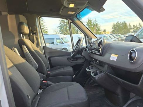 Used 2025 Mercedes-Benz Sprinter 2500 image 11