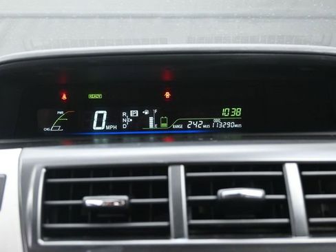 Used 2012 Toyota Prius V Five image 17