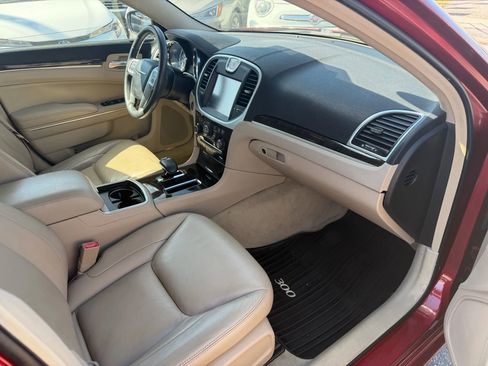 Used 2013 Chrysler 300 image 8