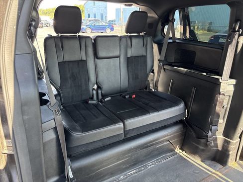 Used 2015 Dodge Grand Caravan SXT FWD image 24