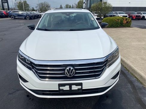 Used 2022 Volkswagen Passat 2.0T image 3