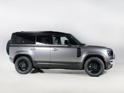 Used 2023 Land Rover Defender 110 SE image 8