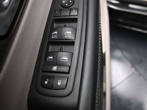 Used 2023 Chrysler Voyager LX image 15