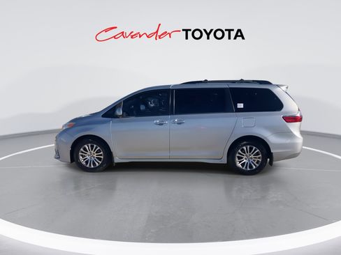 Certified 2020 Toyota Sienna XLE image 5