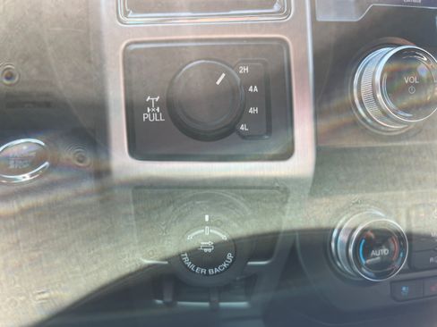 Used 2019 Ford F150 Platinum w/ Equipment Group 701A Luxury AWD/4WD image 21