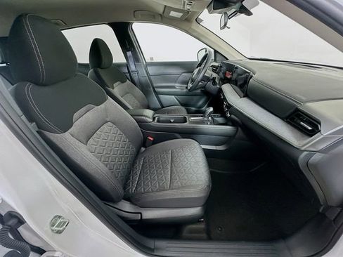 Used 2025 Nissan Kicks SV AWD/4WD image 7