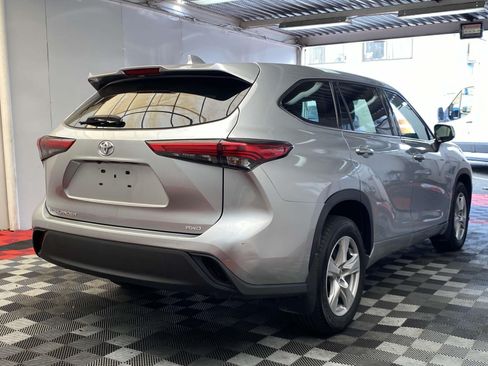 Used 2020 Toyota Highlander L AWD/4WD image 6