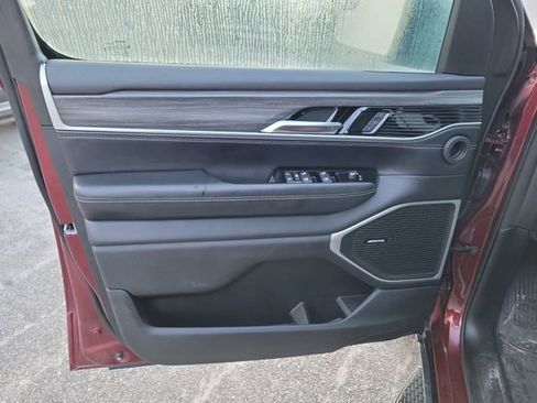 Used 2023 Jeep Wagoneer L Series III w/ Preferred Equipment Group image 12