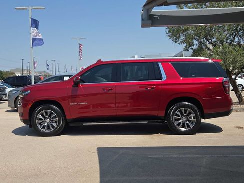 Used 2024 Chevrolet Suburban LT w/ LT Signature Package RWD image 5