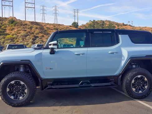 Used 2025 GMC Hummer EV 2X w/ Extreme Off-Road Package image 11