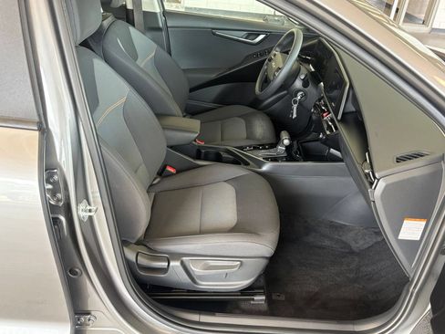 Used 2026 Kia Niro LX FWD image 34