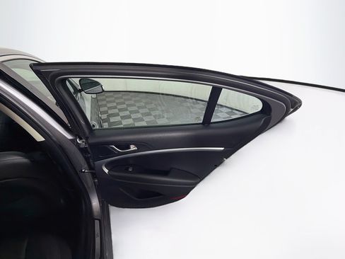 Used 2025 Genesis G70 2.5T RWD image 29