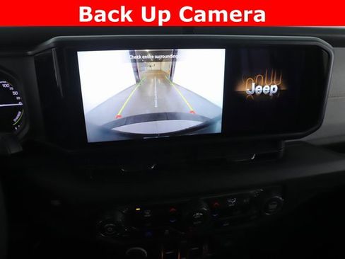 Used 2024 Jeep Wrangler Unlimited image 4