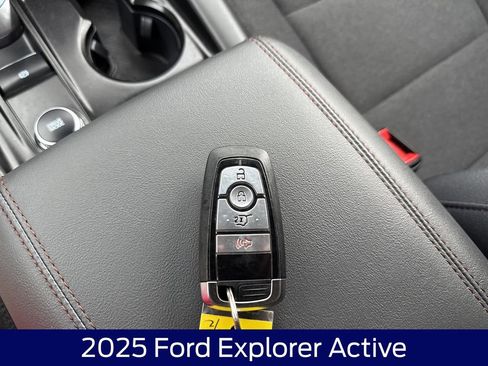 Used 2025 Ford Explorer Active image 29