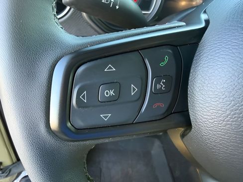 Used 2025 Jeep Wrangler Unlimited Rubicon AWD/4WD image 18
