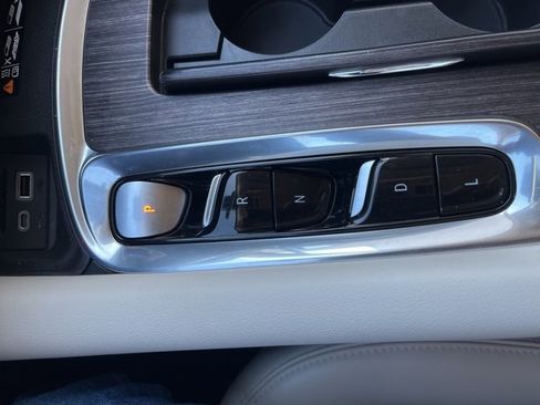 Used 2024 Buick Enclave Avenir w/ Avenir Technology Package image 21