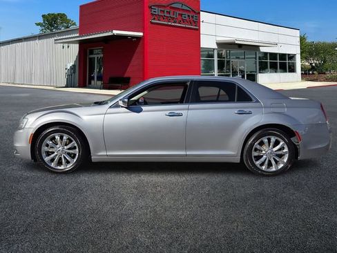 Used 2018 Chrysler 300 Limited image 2