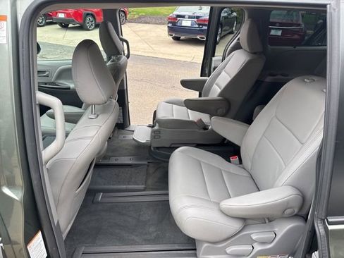 Used 2018 Toyota Sienna XLE w/ XLE Navigation Package image 29