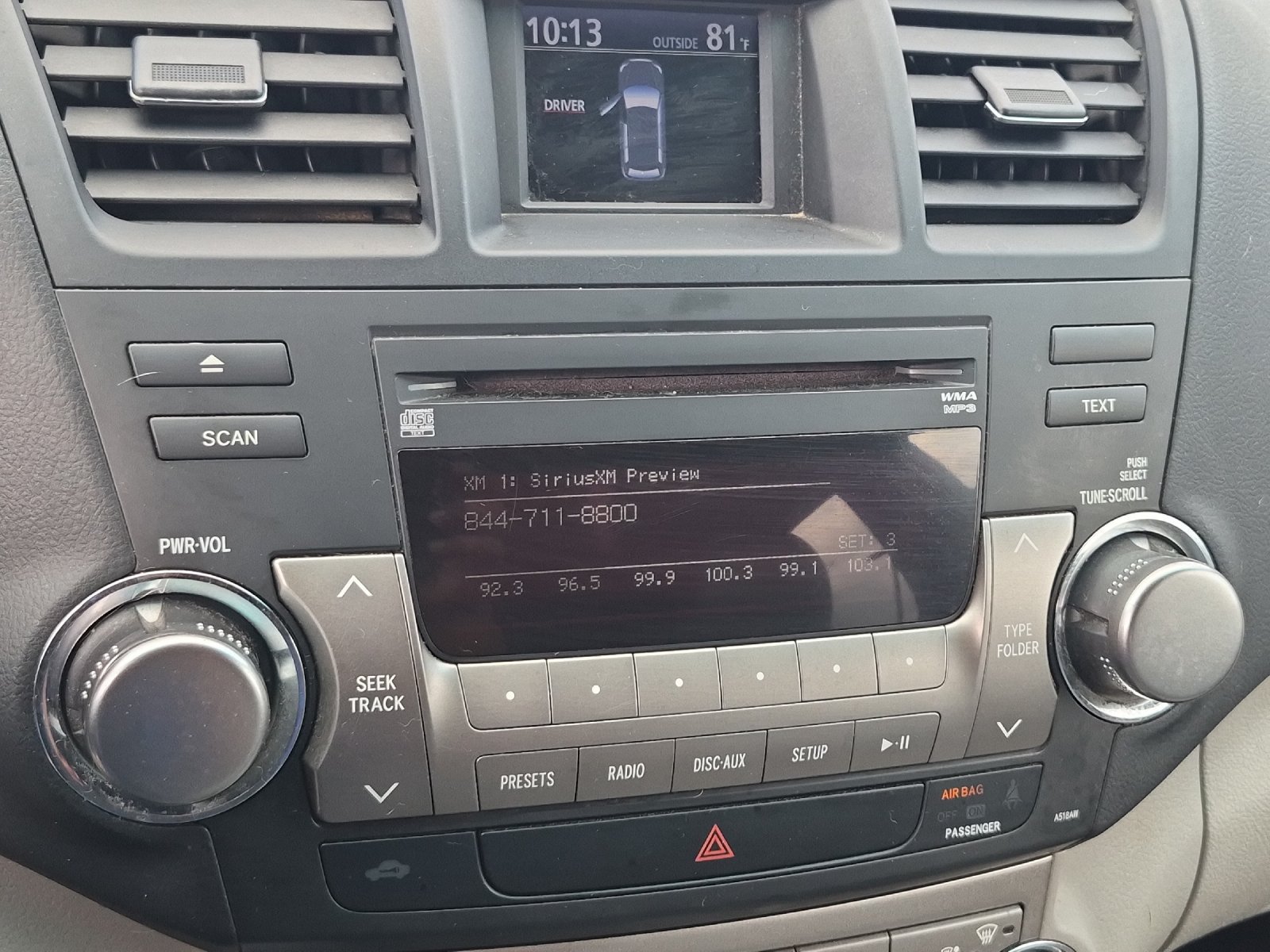 Used 2011 Toyota Highlander SE FWD image 18