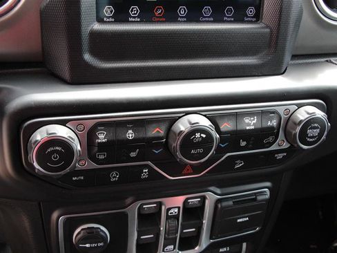 Used 2019 Jeep Wrangler Unlimited Rubicon w/ Steel Bumper Group AWD/4WD image 19