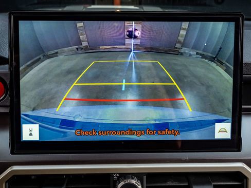 Used 2025 Toyota Tacoma TRD Sport image 25