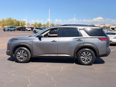 Certified 2025 Nissan Pathfinder SV FWD image 3