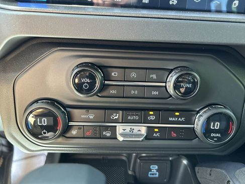 New 2025 Ford Bronco Badlands image 28