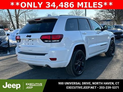 Used 2022 Jeep Grand Cherokee Laredo X image 2
