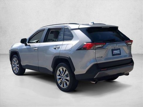 Used 2020 Toyota RAV4 Limited image 8