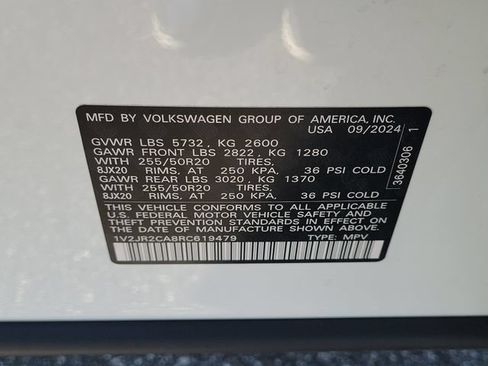 Certified 2024 Volkswagen Atlas SE FWD image 32