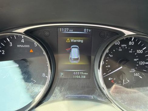 Used 2015 Nissan Rogue SV AWD/4WD image 16