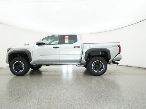 New 2025 Toyota Tacoma TRD Off-Road AWD/4WD image 29