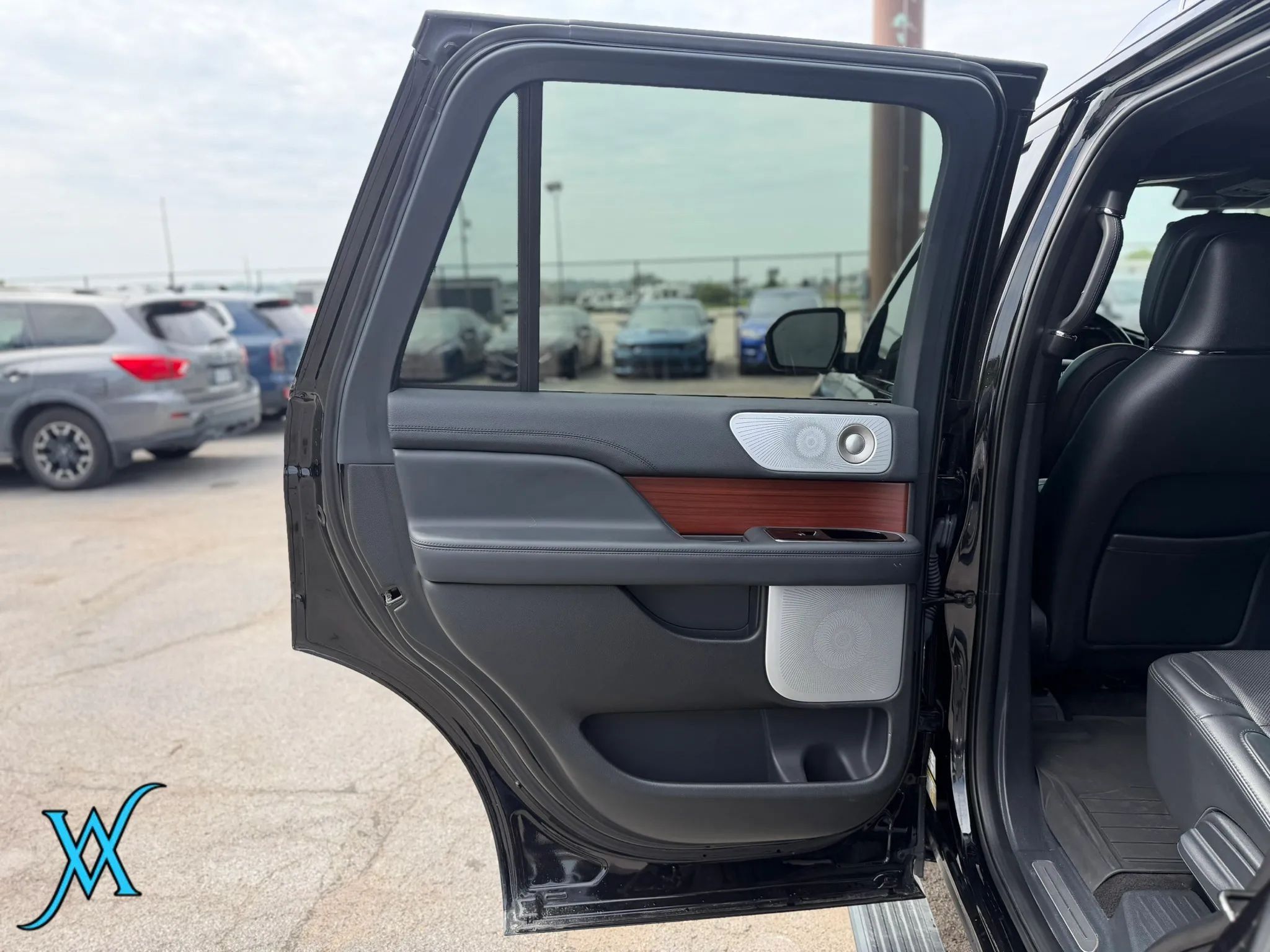 Used 2023 Lincoln Navigator Reserve AWD/4WD image 15