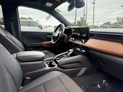 Used 2024 GMC Canyon AT4 image 10