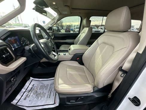 Used 2023 Ford Expedition Limited image 11