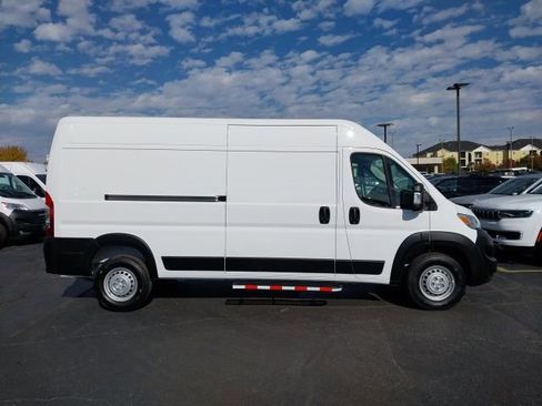 Used 2025 RAM ProMaster 2500 w/ Convenience Group image 25