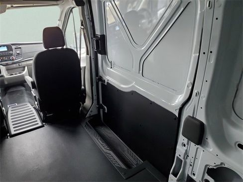New 2025 Ford Transit 250 148 Medium Roof image 38