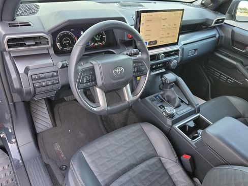 Used 2025 Toyota 4Runner TRD Off-Road Premium AWD/4WD image 8