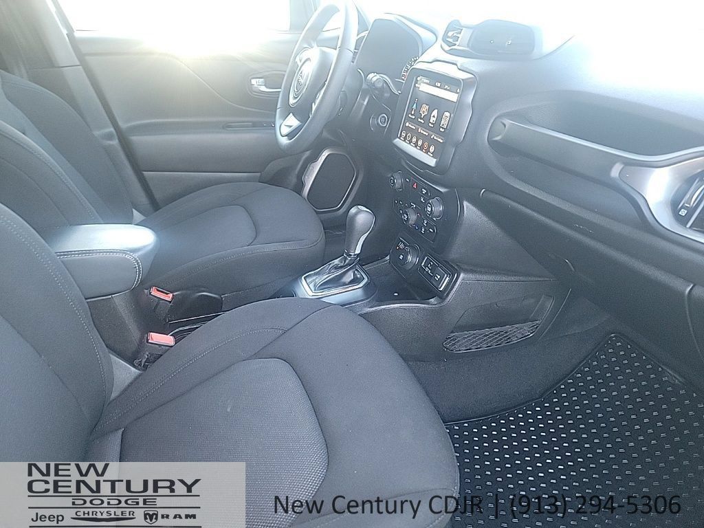 Used 2023 Jeep Renegade Latitude AWD/4WD image 11