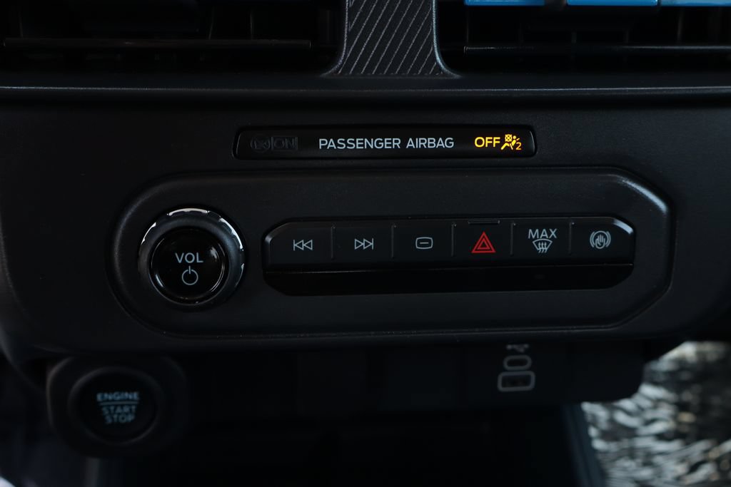 Used 2025 Ford Maverick Lobo AWD/4WD image 36
