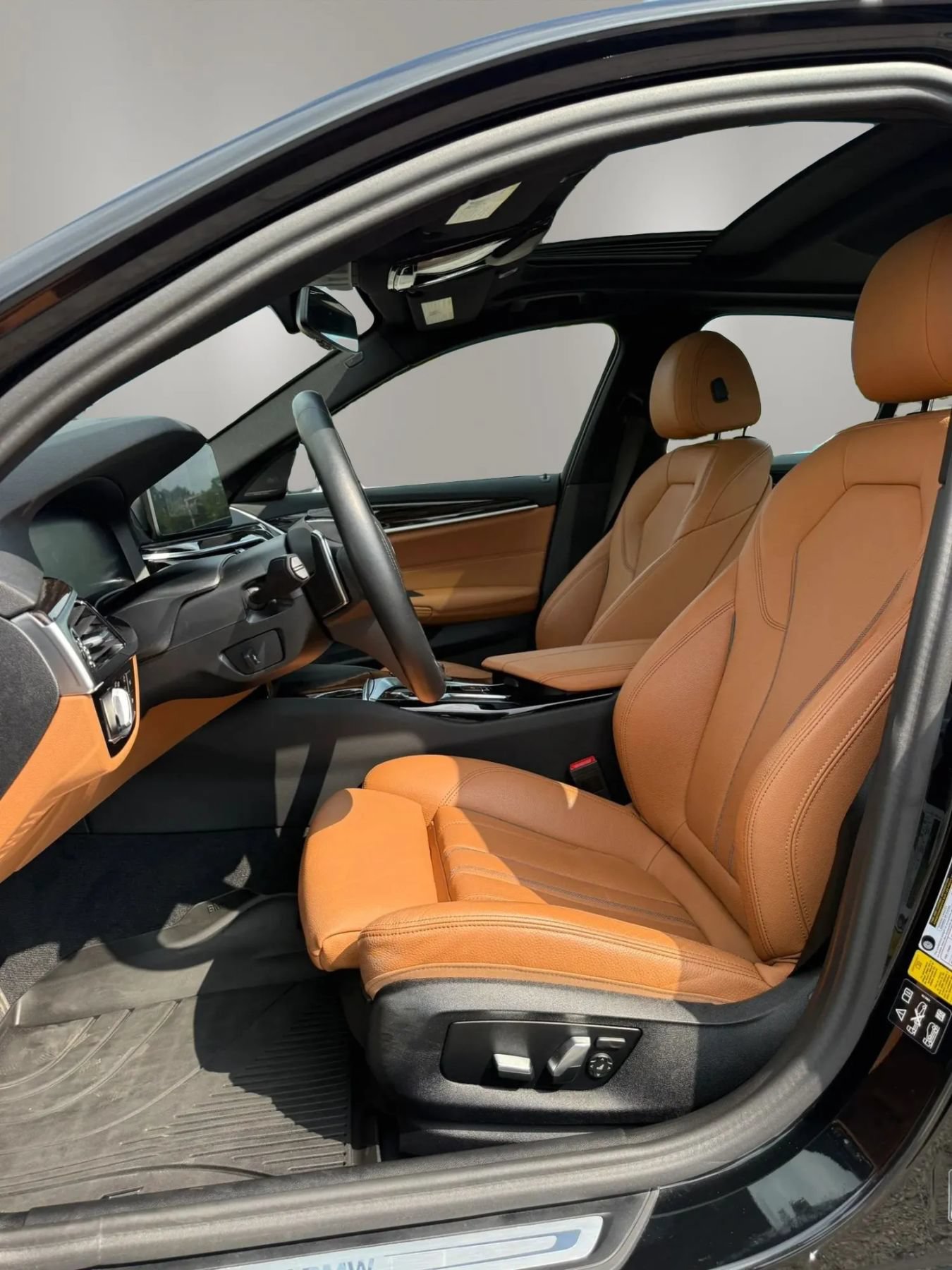 Used 2023 BMW 540i xDrive w/ Premium Package AWD/4WD image 21