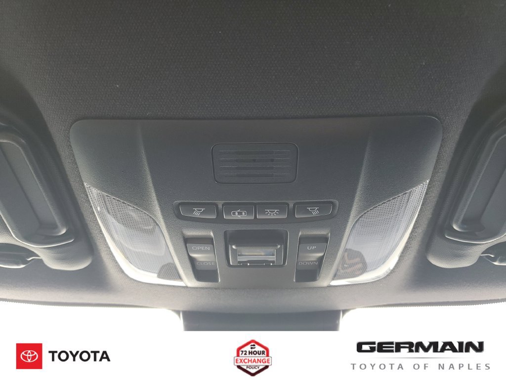 Used 2022 Toyota Corolla SE w/ SE Premium Package FWD image 35