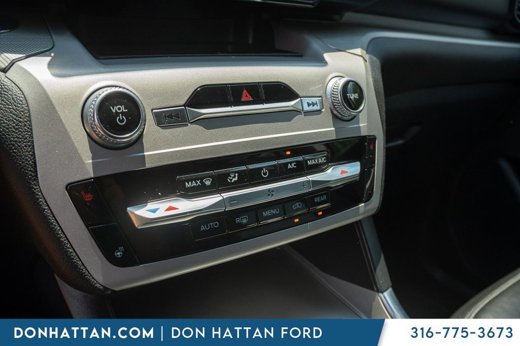 Used 2023 Ford Explorer XLT w/ Equipment Group 202A AWD/4WD image 9
