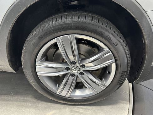 Used 2020 Volkswagen Tiguan SEL AWD/4WD image 12
