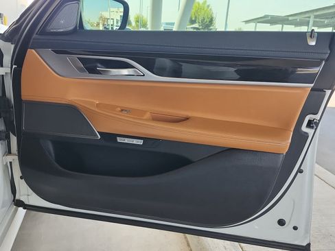 Used 2017 BMW 750i RWD image 11