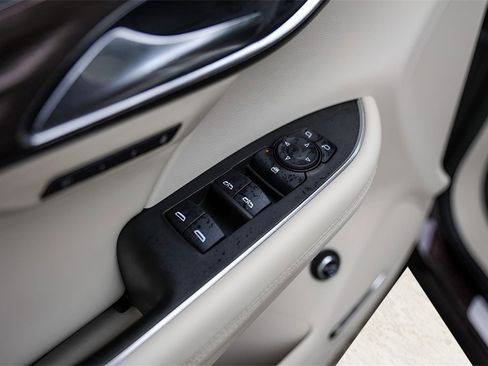 Used 2021 Buick Envision Avenir image 23