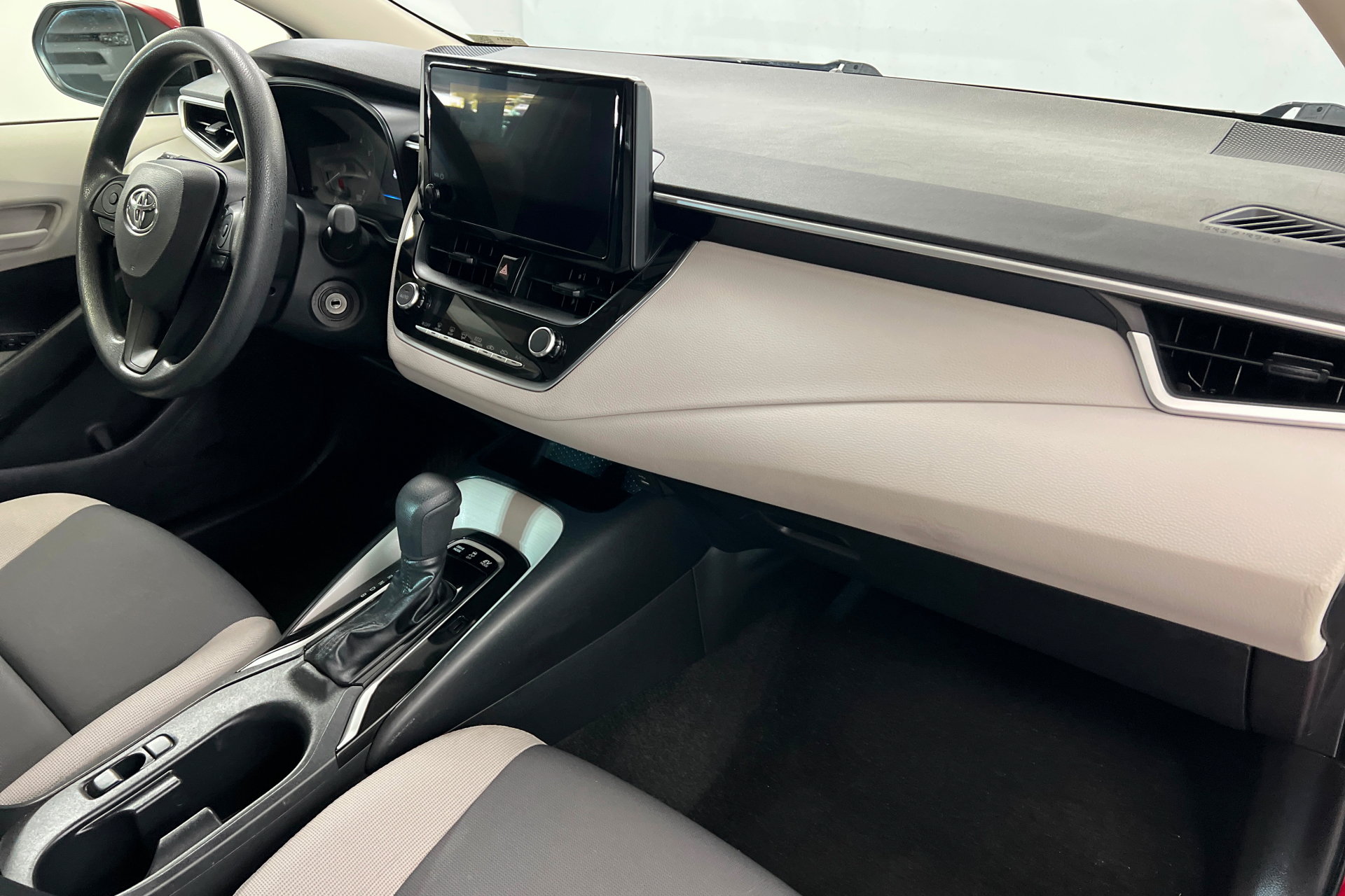 Used 2023 Toyota Corolla LE FWD image 24